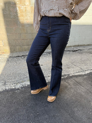 Sunset Flare Dark Rinse 32.5" by Daze