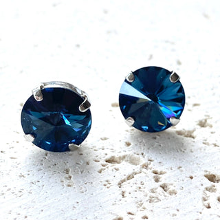 Crystal earrings stud: Light azore(icy blue)