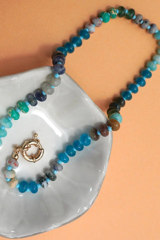 NATURAL STONE CHARM  SPRING CLASP BEADED NECKLACE