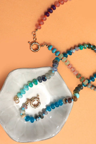 NATURAL STONE CHARM  SPRING CLASP BEADED NECKLACE