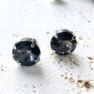 Crystal earrings stud: Black patina