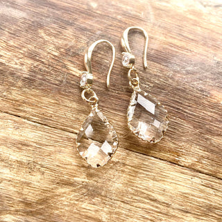 Gold crystal earrings: Diamond