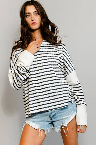 T2182 Spread collared Neck Stripe Top: IVORY/BLACK / S-M-L (2-2-2)